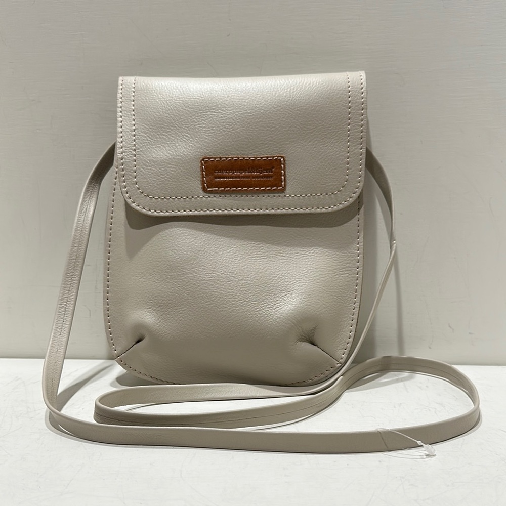 CUEROPAPEL & TIJERA Chic Cream Leather Crossbody Bag